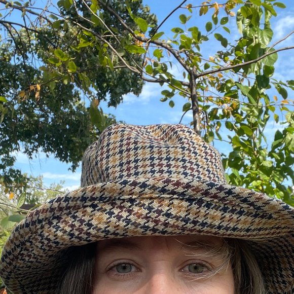 GAP Bucket Hat - Picture 2 of 7